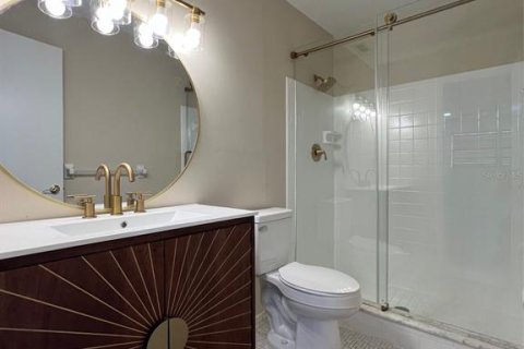 Condo in Saint Petersburg, Florida, 2 bedrooms № 2112875 - photo 25