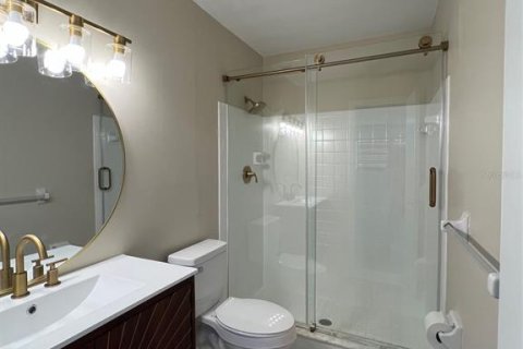 Condo in Saint Petersburg, Florida, 2 bedrooms № 2112875 - photo 24