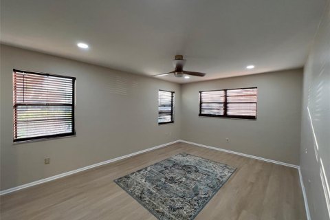 Condo in Saint Petersburg, Florida, 2 bedrooms № 2112875 - photo 22