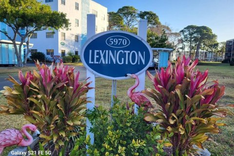 Condo in Saint Petersburg, Florida, 2 bedrooms № 2112875 - photo 2