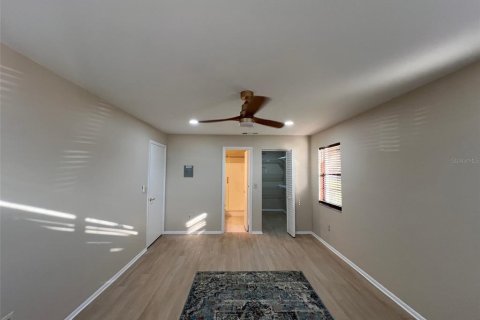 Condo in Saint Petersburg, Florida, 2 bedrooms № 2112875 - photo 21