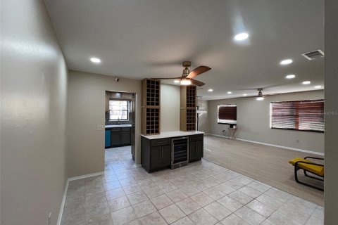 Condo in Saint Petersburg, Florida, 2 bedrooms № 2112875 - photo 18