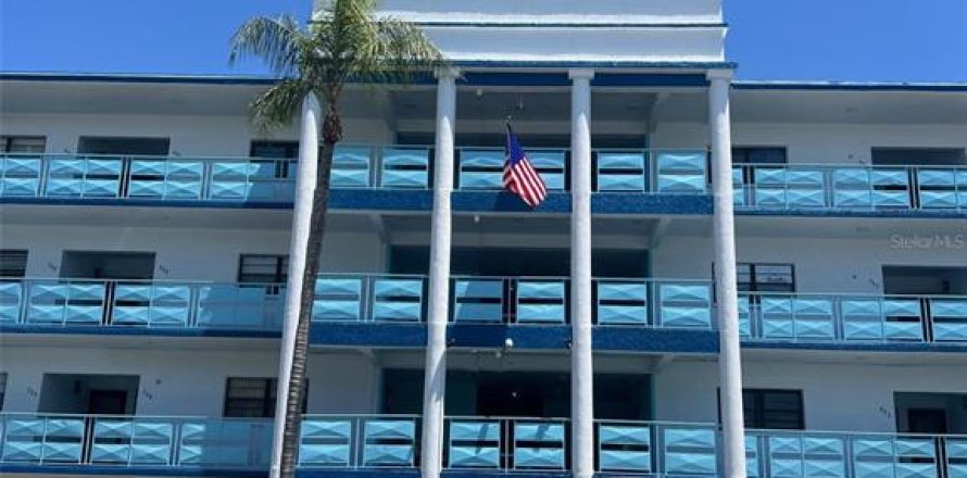 Condo in Saint Petersburg, Florida, 2 bedrooms № 2112875
