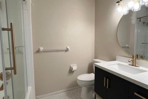 Condo in Saint Petersburg, Florida, 2 bedrooms № 2112875 - photo 30