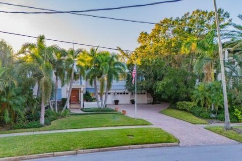 Casa en venta en Tampa, Florida, 4 dormitorios, 558.25 m2 № 1570624 - foto 4
