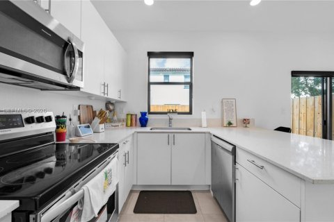 Townhouse in Homestead, Florida 3 bedrooms, 137.77 sq.m. № 2028003 - photo 9