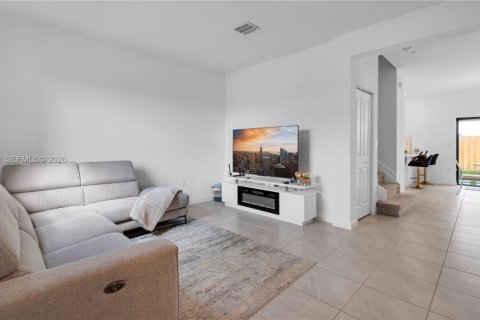 Townhouse in Homestead, Florida 3 bedrooms, 137.77 sq.m. № 2028003 - photo 14