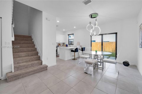 Townhouse in Homestead, Florida 3 bedrooms, 137.77 sq.m. № 2028003 - photo 2