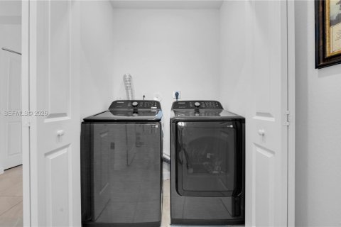 Townhouse in Homestead, Florida 3 bedrooms, 137.77 sq.m. № 2028003 - photo 12