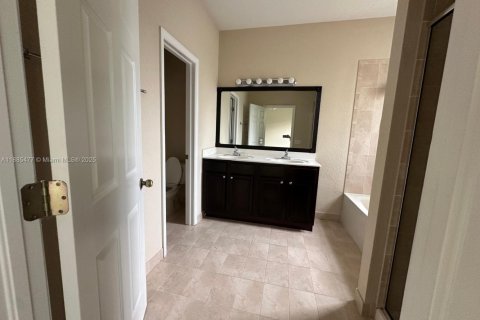 Touwnhouse à louer à Miami, Floride: 3 chambres, 161.93 m2 № 1931680 - photo 11