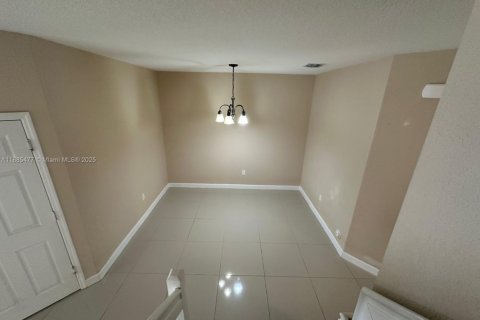 Touwnhouse à louer à Miami, Floride: 3 chambres, 161.93 m2 № 1931680 - photo 6