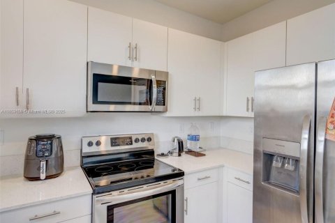 Townhouse in Homestead, Florida 3 bedrooms, 133.97 sq.m. № 1872235 - photo 12