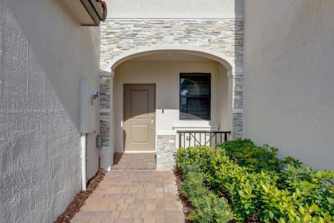 Townhouse in Homestead, Florida 3 bedrooms, 133.97 sq.m. № 1872235 - photo 3