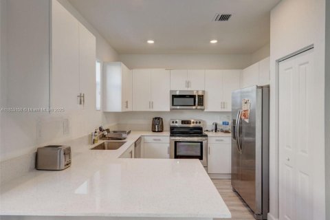 Townhouse in Homestead, Florida 3 bedrooms, 133.97 sq.m. № 1872235 - photo 10