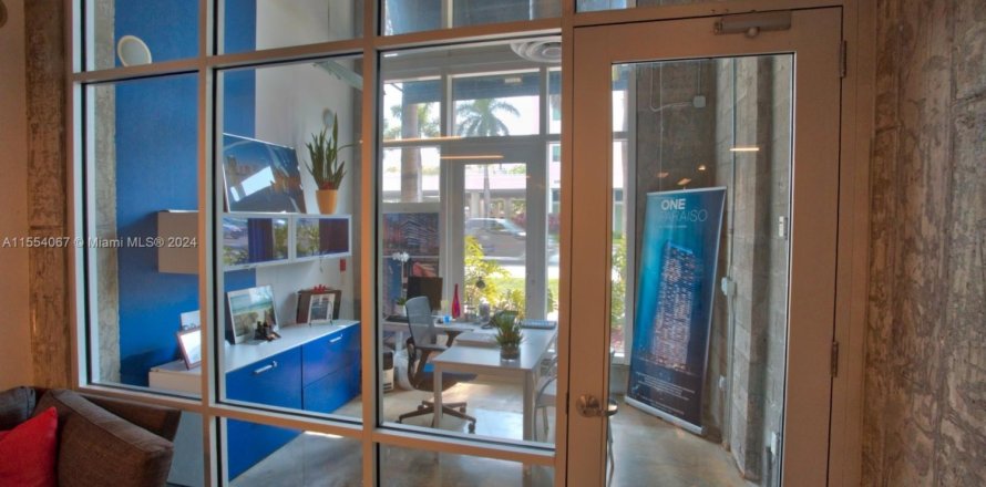 Oficina en Miami, Florida № 1074724