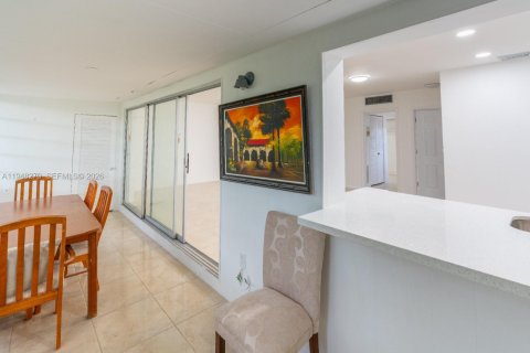 Снять в аренду кондоминиум в Майами, Флорида 1 спальня, 85.84м2, № 2004473 - фото 4