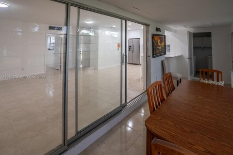 Снять в аренду кондоминиум в Майами, Флорида 1 спальня, 85.84м2, № 2004473 - фото 6