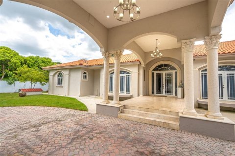 House in Miami, Florida 5 bedrooms, 312.8 sq.m. № 2285095 - photo 8