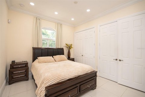 House in Miami, Florida 5 bedrooms, 312.8 sq.m. № 2285095 - photo 23