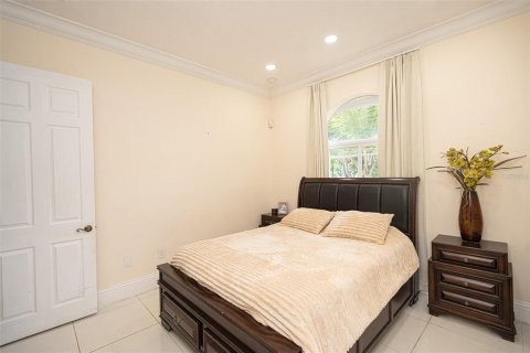 House in Miami, Florida 5 bedrooms, 312.8 sq.m. № 2285095 - photo 24