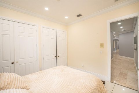 House in Miami, Florida 5 bedrooms, 312.8 sq.m. № 2285095 - photo 25