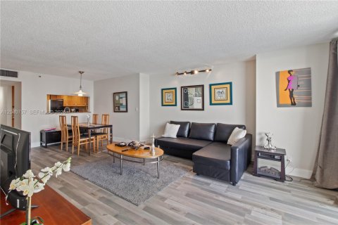 Condo in Miami, Florida, 1 bedroom  № 2088109 - photo 7
