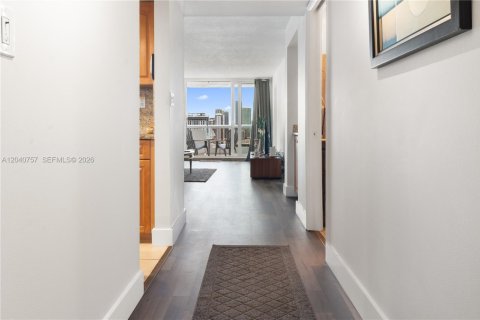 Condo in Miami, Florida, 1 bedroom  № 2088109 - photo 8