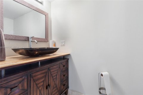 Condo in Miami, Florida, 1 bedroom  № 2088109 - photo 22
