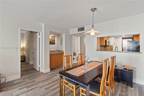 Condo in Miami, Florida, 1 bedroom  № 2088109 - photo 11