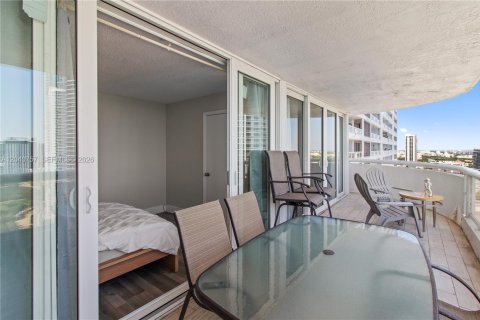 Condo in Miami, Florida, 1 bedroom  № 2088109 - photo 9