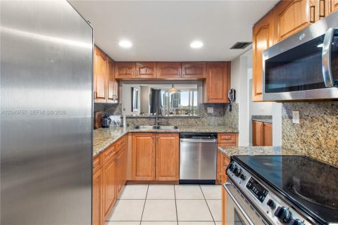 Condo in Miami, Florida, 1 bedroom  № 2088109 - photo 14