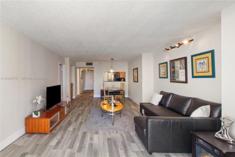 Condo in Miami, Florida, 1 bedroom  № 2088109 - photo 3