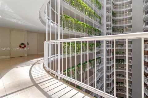 Condo in Miami, Florida, 1 bedroom  № 2088109 - photo 24