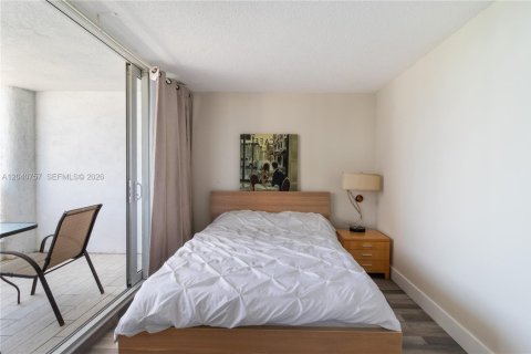 Condo in Miami, Florida, 1 bedroom  № 2088109 - photo 5