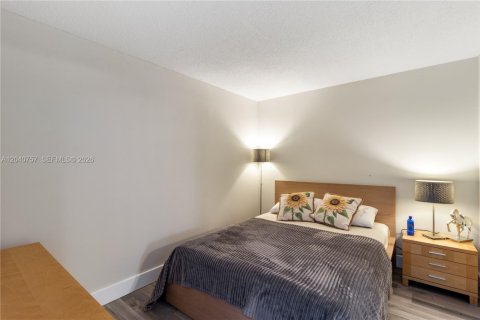 Condo in Miami, Florida, 1 bedroom  № 2088109 - photo 16