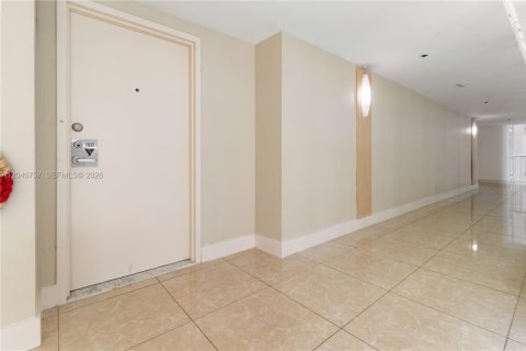 Condo in Miami, Florida, 1 bedroom  № 2088109 - photo 23
