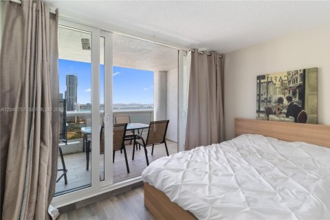 Condo in Miami, Florida, 1 bedroom  № 2088109 - photo 6