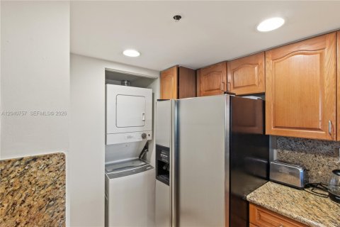 Condo in Miami, Florida, 1 bedroom  № 2088109 - photo 15