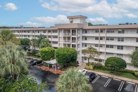 Condominio en alquiler en Pompano Beach, Florida, 3 dormitorios, 139.35 m2 № 1949986 - foto 1