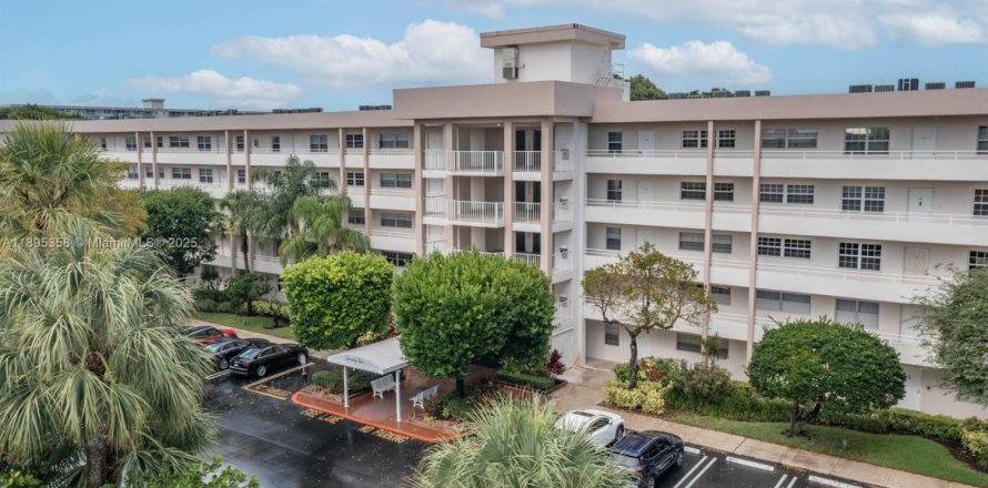 Condominio en Pompano Beach, Florida, 3 dormitorios № 1949986