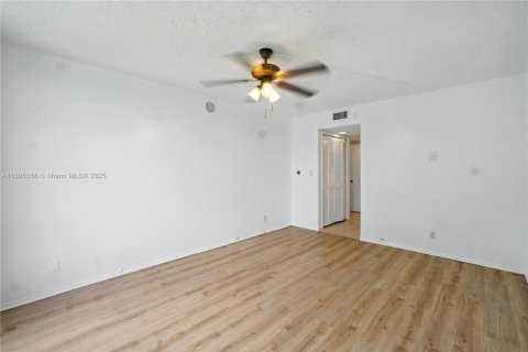 Condominio en alquiler en Pompano Beach, Florida, 3 dormitorios, 139.35 m2 № 1949986 - foto 17