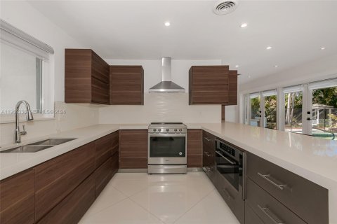 Купить виллу или дом в Плантация, Флорида 4 спальни, 274.99м2, № 2026511 - фото 29