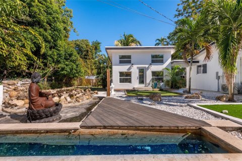 House in Plantation, Florida 4 bedrooms, 274.99 sq.m. № 2026511