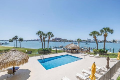 Condo in Clearwater, Florida, 2 bedrooms № 2093279