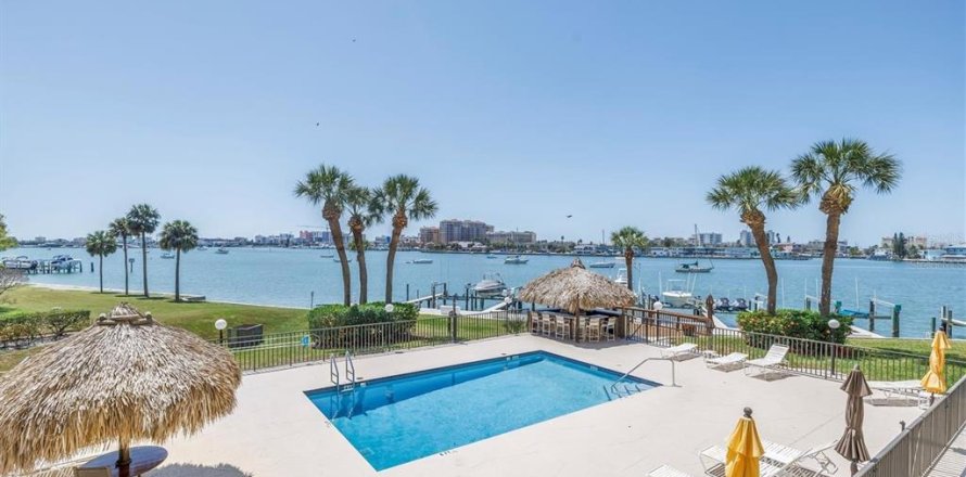 Condo in Clearwater, Florida, 2 bedrooms № 2093279