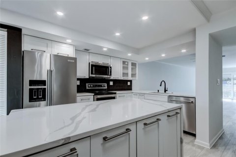 Condo in Clearwater, Florida, 2 bedrooms № 2093279 - photo 11