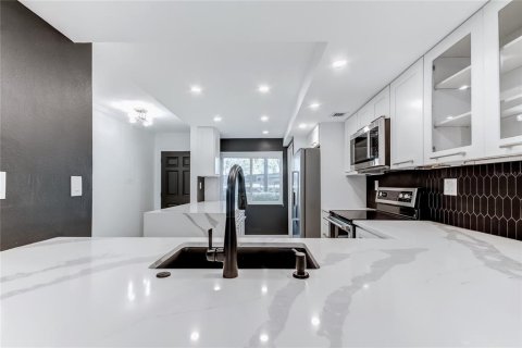 Condo in Clearwater, Florida, 2 bedrooms № 2093279 - photo 4