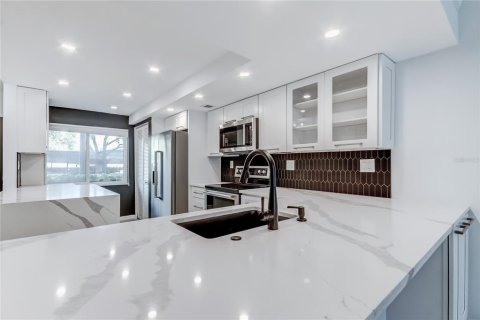 Condo in Clearwater, Florida, 2 bedrooms № 2093279 - photo 6