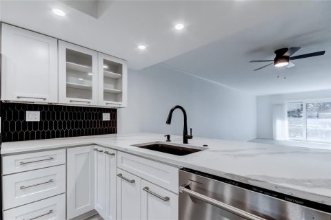 Condo in Clearwater, Florida, 2 bedrooms № 2093279 - photo 7