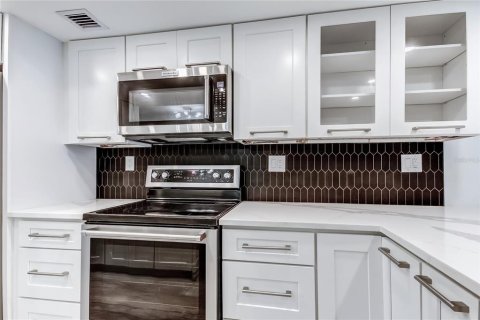 Condo in Clearwater, Florida, 2 bedrooms № 2093279 - photo 8